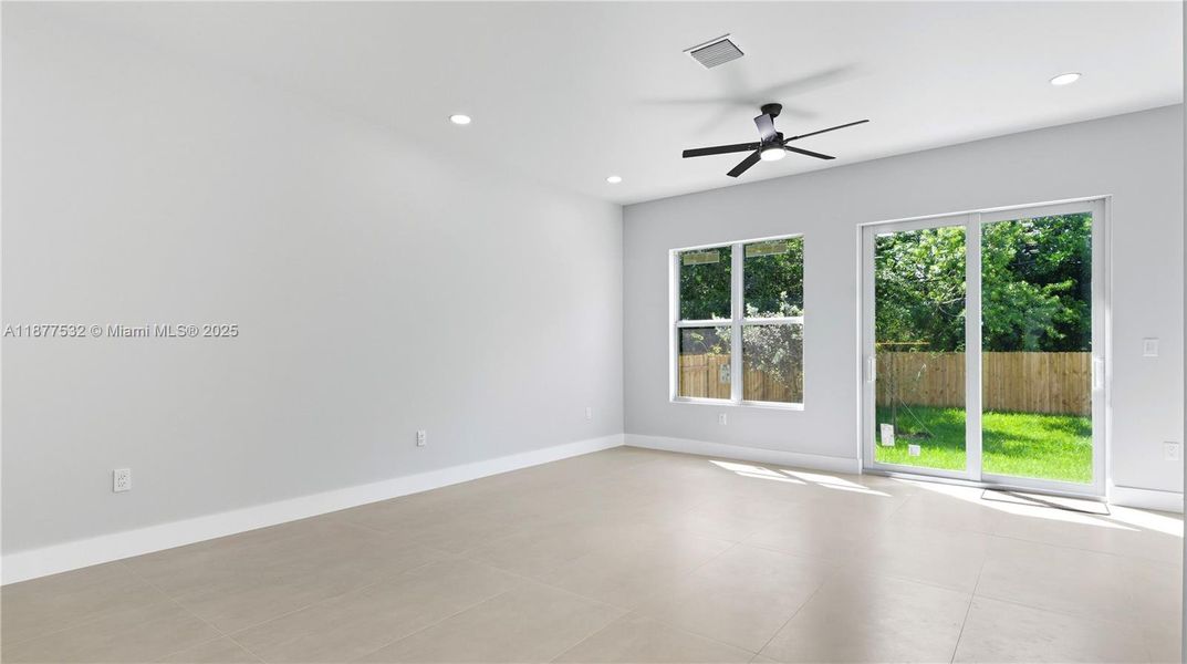 Spacious, unfurnished interior of a new home in , Fort Lauderdale (Image 13).