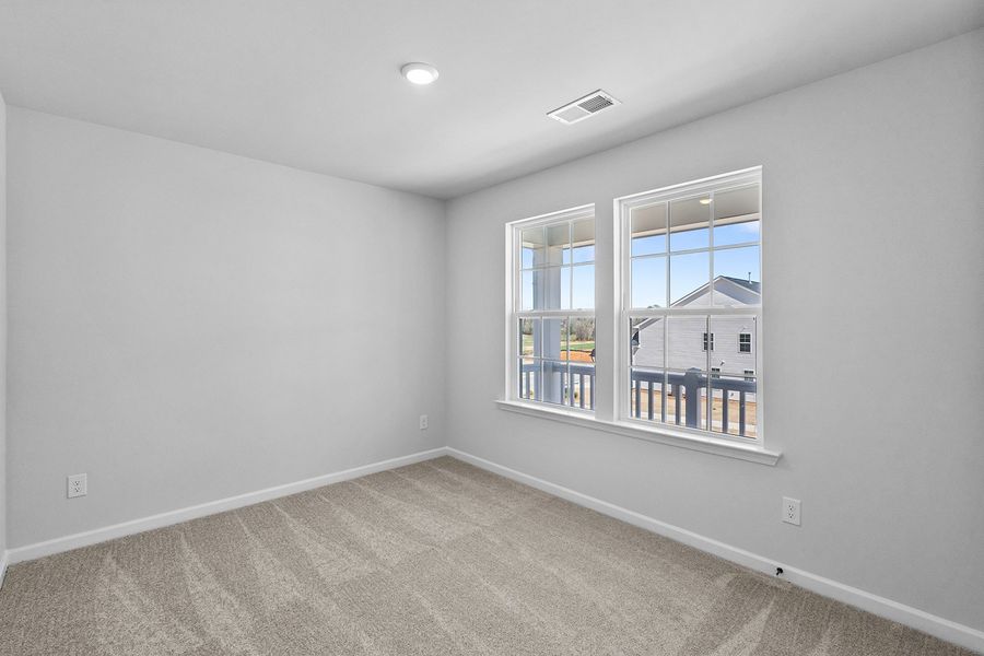 Spacious, unfurnished interior of a new home in Fieldstone, Lexington (Image 41).