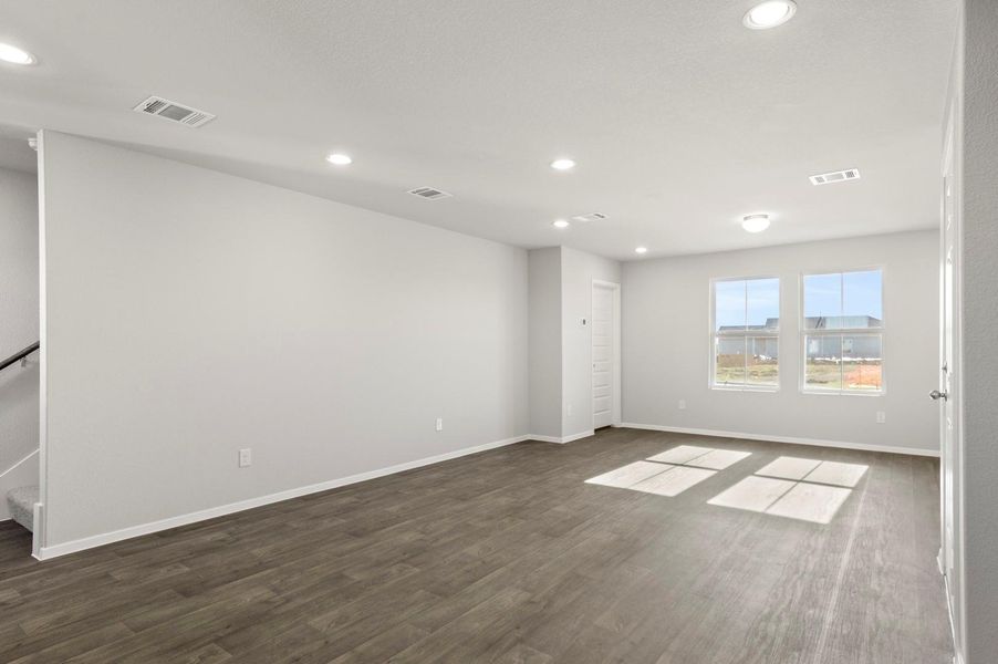 Spacious, unfurnished interior of a new home in Harvest Ridge, Elgin (Image 19).