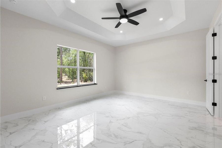 Spacious, unfurnished interior of a new home in , Dunnellon (Image 16).