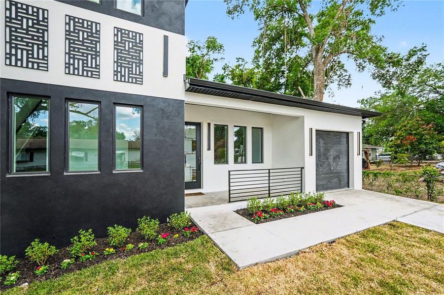 Exterior details and patio area of a home in , Seffner (Image 30).