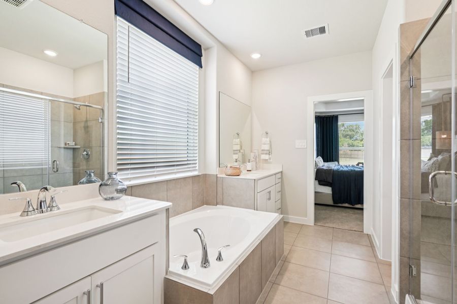 Furnished interior view inside a new home in Kingdom Heights, Rosenberg (Image 10).