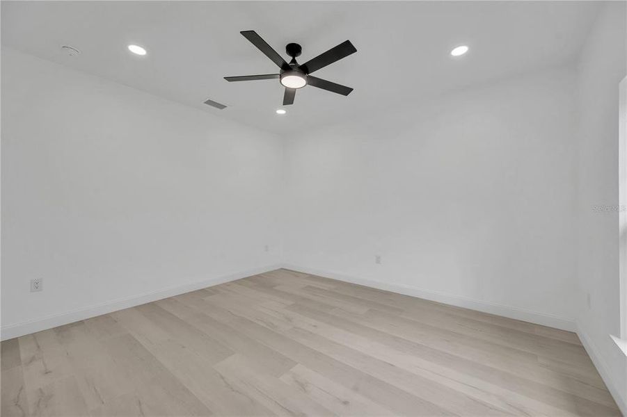 Spacious, unfurnished interior of a new home in , Dade City (Image 21).