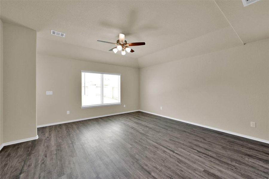 Spacious, unfurnished interior of a new home in Lakes at Black Oak, Magnolia (Image 28).