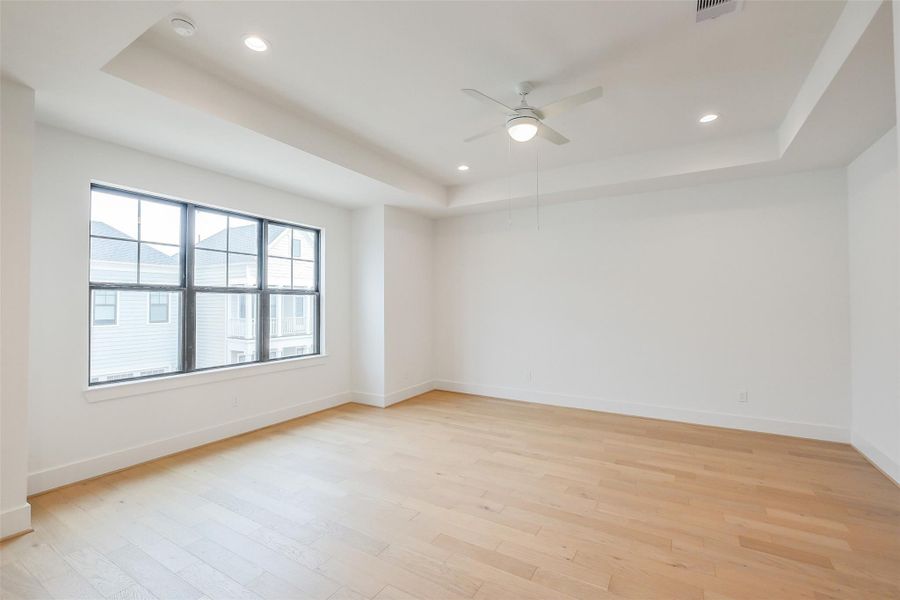 Spacious, unfurnished interior of a new home in Timbergrove Trails, Houston (Image 46).