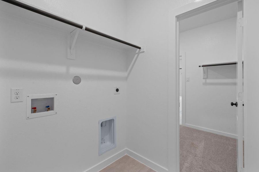 Spacious, unfurnished interior of a new home in Sienna 45', 50', Missouri City (Image 30). Spacious, unfurnished interior of a new home in Sienna 45', 50', Missouri City (Image 30).