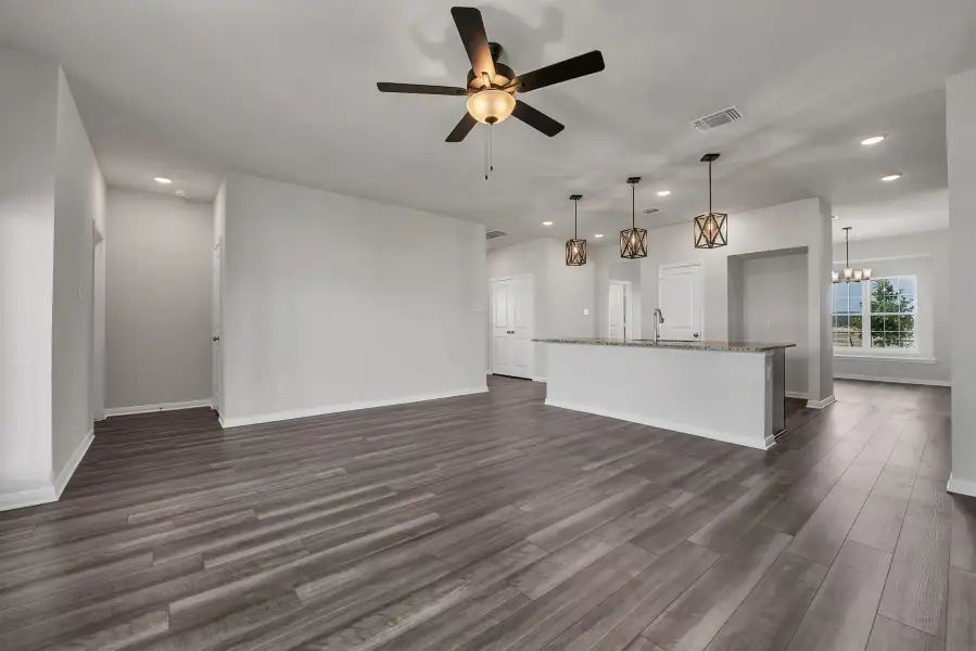 Spacious, unfurnished interior of a new home in Arrowhead Farms, Caldwell (Image 7).
