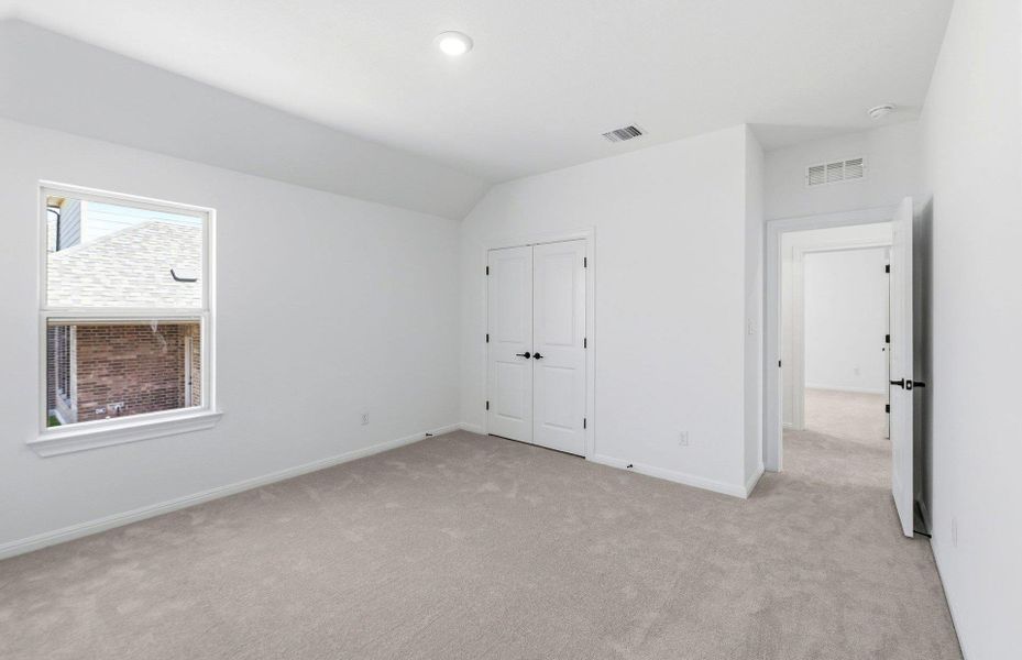 Spacious, unfurnished interior of a new home in Crescent Bluff, Georgetown (Image 18). Spacious, unfurnished interior of a new home in Crescent Bluff, Georgetown (Image 18).