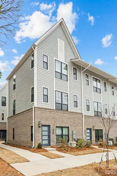 Condo located in Charlotte, NC showcasing its design and architecture (Image 5). Condo located in Charlotte, NC showcasing its design and architecture (Image 5).