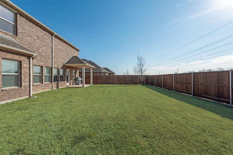 Exterior details and patio area of a home in Hunters Ridge, Crowley (Image 3).