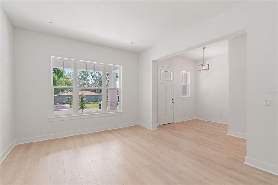 Spacious, unfurnished interior of a new home in , Tampa (Image 19).