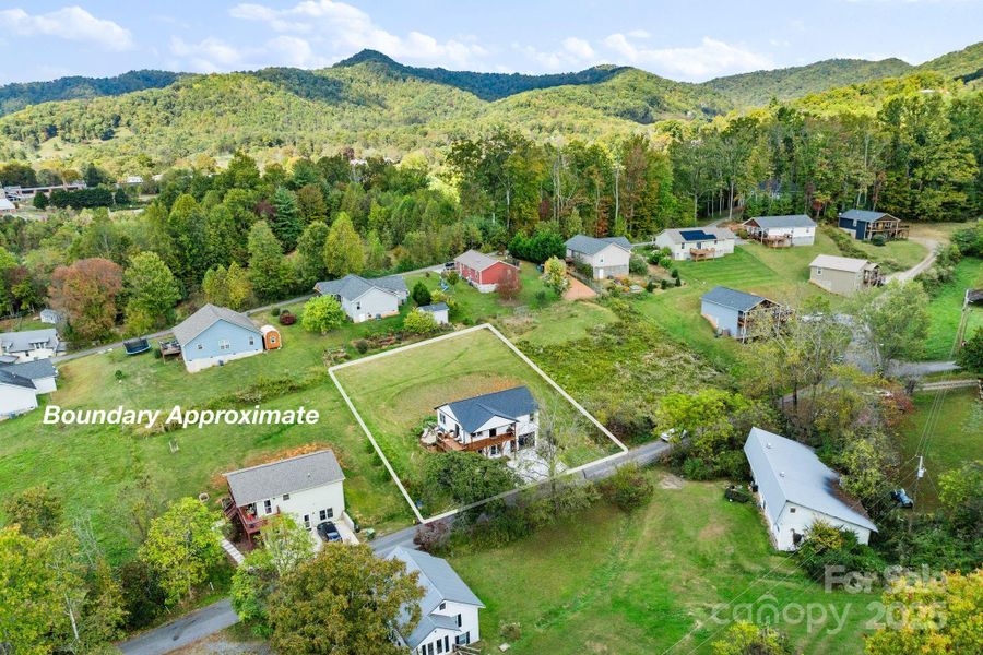 Such a charming home so close to the advantages of a small college town. Come see this today! Such a charming home so close to the advantages of a small college town. Come see this today!