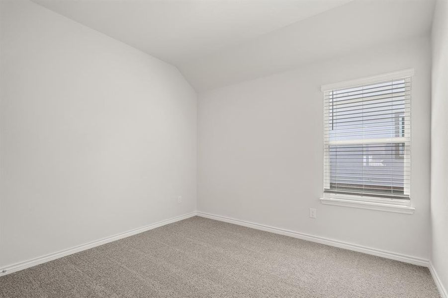 Spacious, unfurnished interior of a new home in Sycamore Landing, Fort Worth (Image 9).
