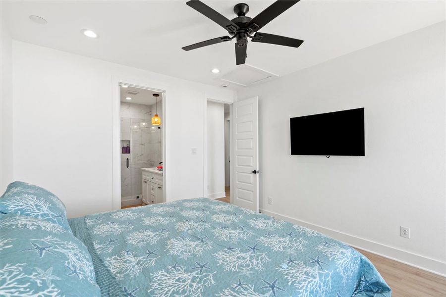 Furnished interior view inside a new home in , Galveston (Image 9).