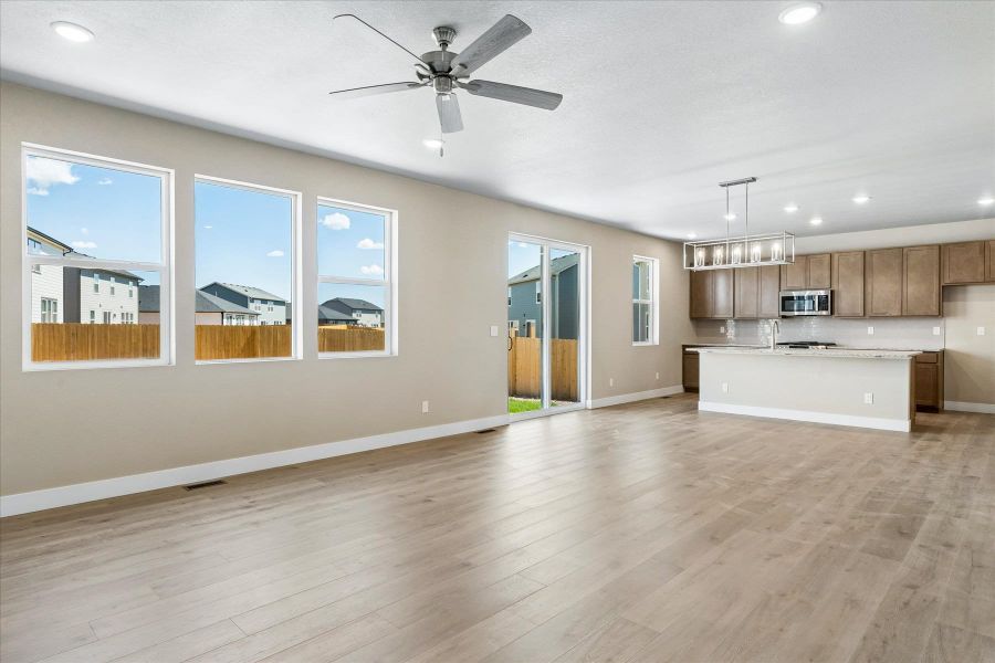 Spacious, unfurnished interior of a new home in The Glen-12, Colorado Springs (Image 22).