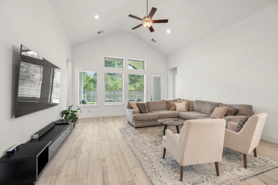 Gather the family and guests together in your huge living room! Featuring high ceilings, dark stained ceiling fan, gorgeous floors, and large windows that provide plenty of natural lighting throughout the day! Gather the family and guests together in your huge living room! Featuring high ceilings, dark stained ceiling fan, gorgeous floors, and large windows that provide plenty of natural lighting throughout the day!