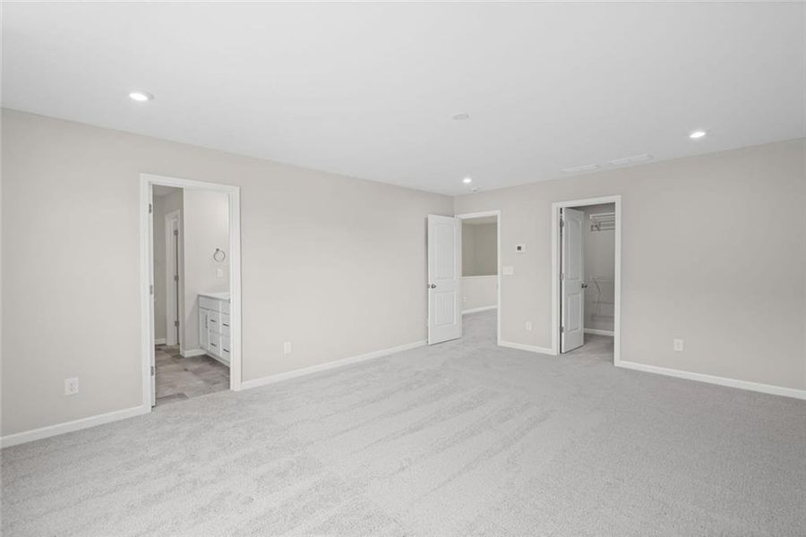 Spacious, unfurnished interior of a new home in Three Rivers, Rome (Image 31).