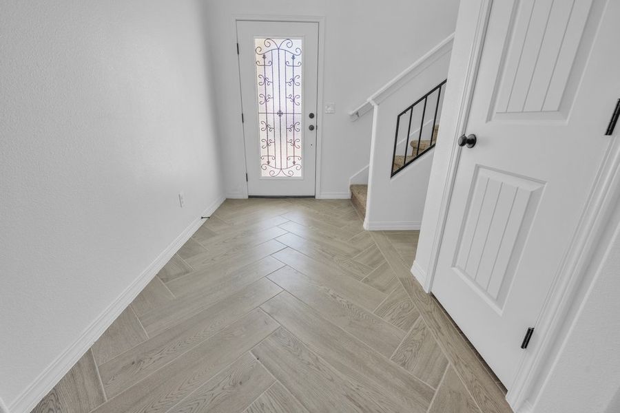 Representative unfurnished interior of a home built from the Bellagio 425SSC by Saratoga Homes in Paseo Del Este, El Paso (Image 26).