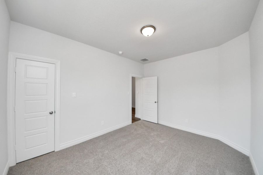Spacious, unfurnished interior of a new home in Lexington Heights, Willis (Image 29).