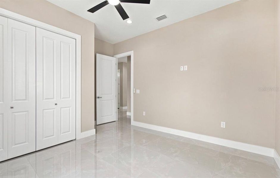 Spacious, unfurnished interior of a new home in , Tampa (Image 78).