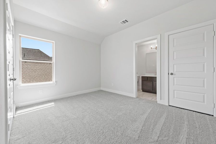 Spacious, unfurnished interior of a new home in Candela, Richmond (Image 20).
