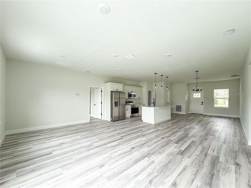 Spacious, unfurnished interior of a new home in , Ocala (Image 17).