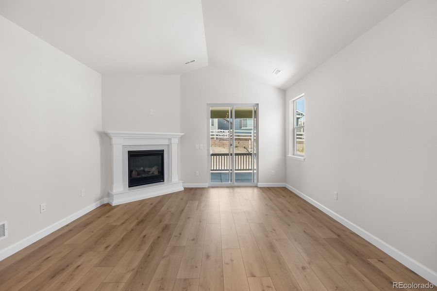 Spacious, unfurnished interior of a new home in Rhyolite Ranch, Castle Rock (Image 22).