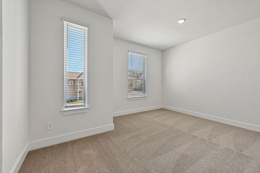 Spacious, unfurnished interior of a new home in Pinewood Trails - Luxe Series, Houston (Image 33).