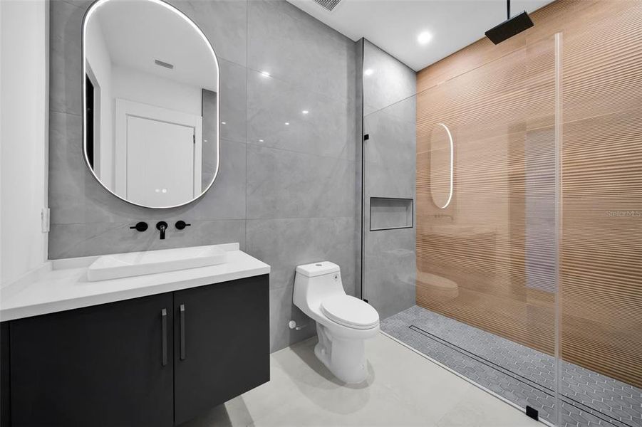 Furnished interior view inside a new home in , Cape Coral (Image 51).