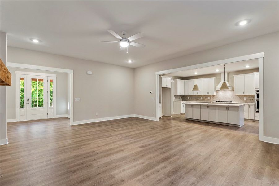 Spacious, unfurnished interior of a new home in Cross Creek Plantation, Seneca (Image 24).