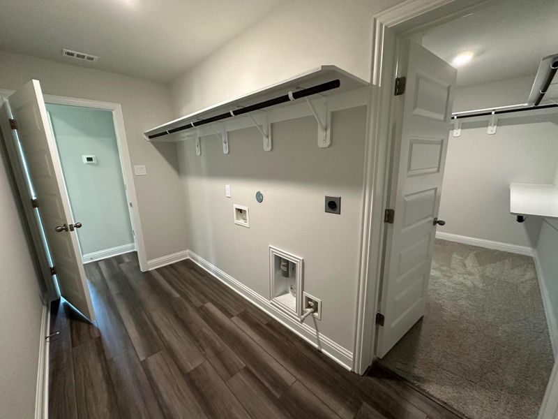 Spacious, unfurnished interior of a new home in Greystone, Angleton (Image 17).