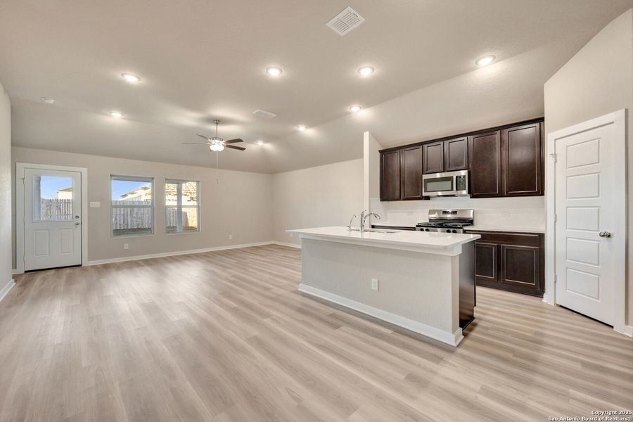 Furnished interior view inside a new home in Winding Brook, San Antonio (Image 10). Furnished interior view inside a new home in Winding Brook, San Antonio (Image 10).