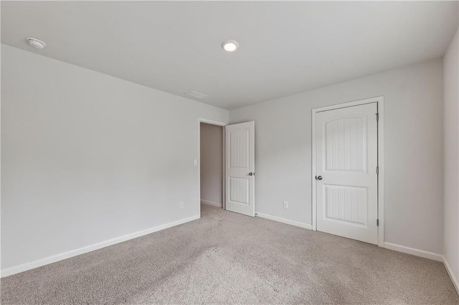 Spacious, unfurnished interior of a new home in Glen at Kensington, Lithia Springs (Image 24). Spacious, unfurnished interior of a new home in Glen at Kensington, Lithia Springs (Image 24).