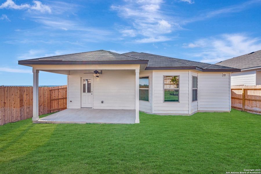 Exterior details and patio area of a home in Mesquite Ridge, San Antonio (Image 4).