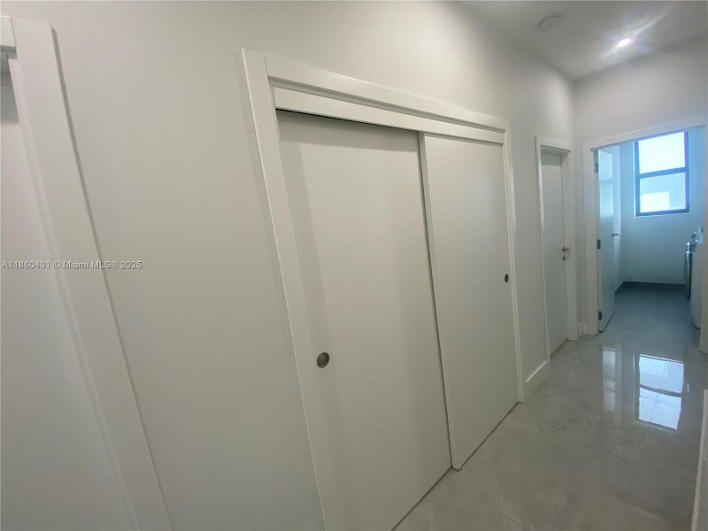 Spacious, unfurnished interior of a new home in , Palm Bay (Image 23).