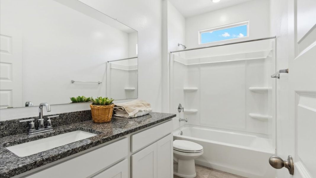 Representative furnished interior of a home built from the Justin by D.R. Horton in Sorrento, Maricopa (Image 27).