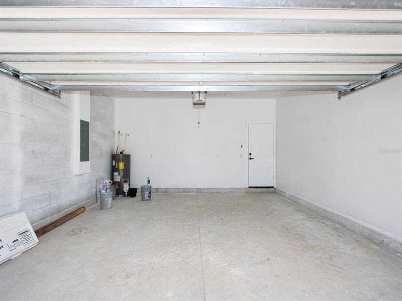 Spacious, unfurnished interior of a new home in , Sebring (Image 14).