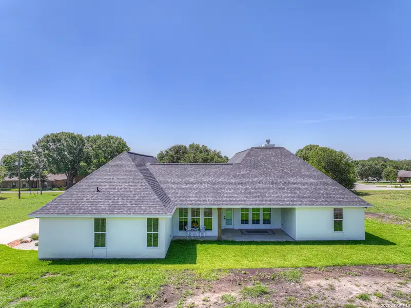 Exterior details and patio area of a home in , Seguin (Image 3).