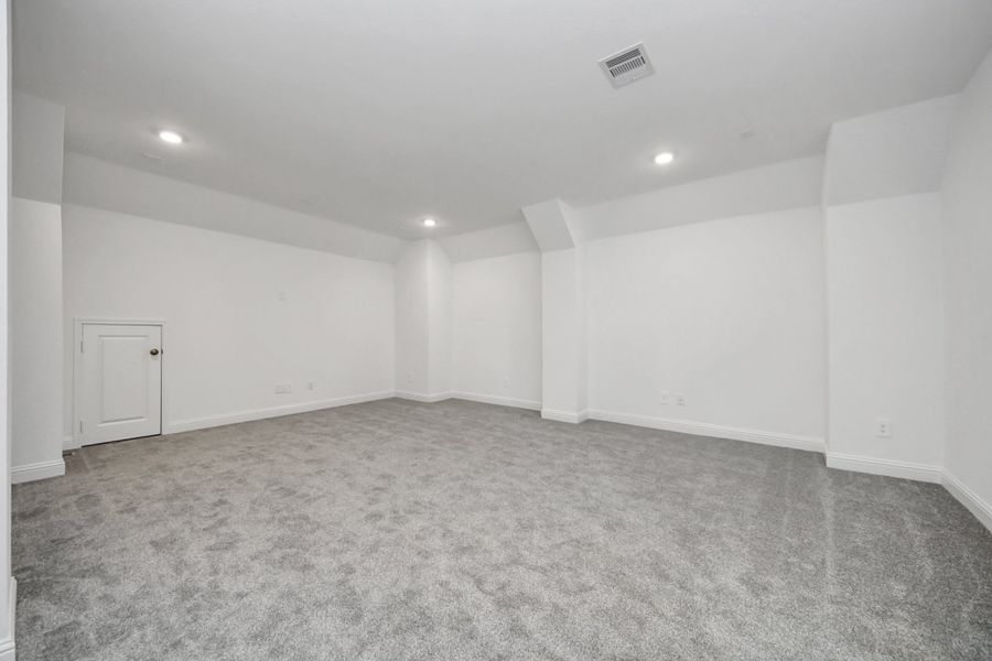 Spacious, unfurnished interior of a new home in ARTAVIA, Conroe (Image 21).