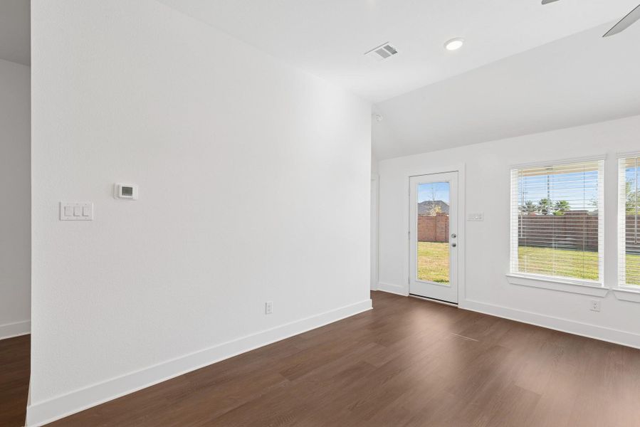 Spacious, unfurnished interior of a new home in Lago Mar, Santa Fe (Image 17).