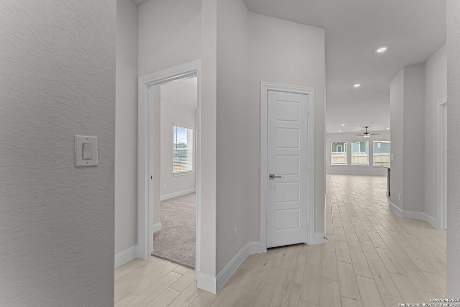 Spacious, unfurnished interior of a new home in Ladera - High Point 45', San Antonio (Image 7).