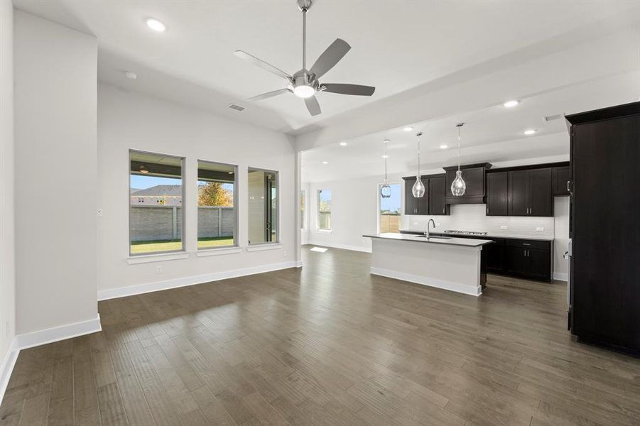 09. 2800 Andora - Family 09. 2800 Andora - Family