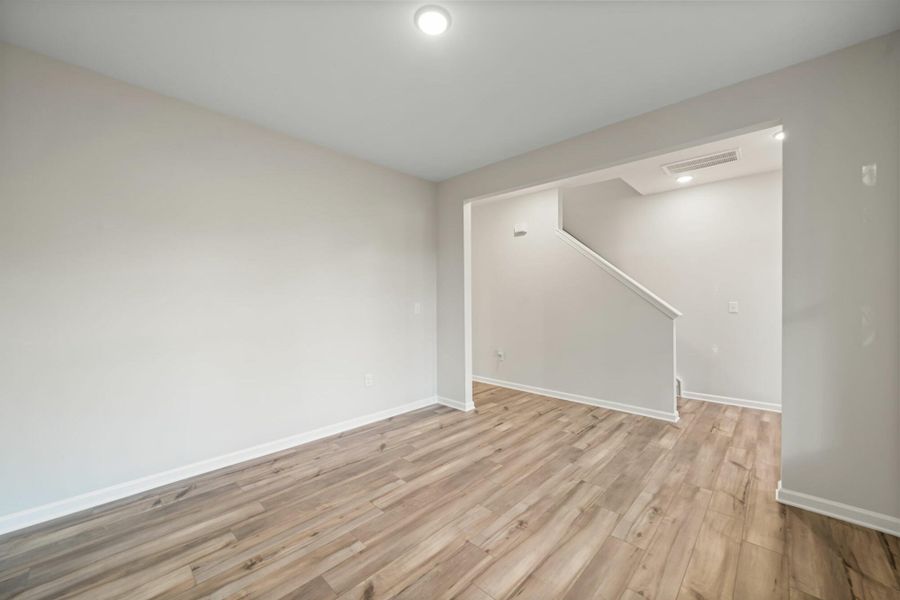 Spacious, unfurnished interior of a new home in Chandler Ridge, McLeansville (Image 17).