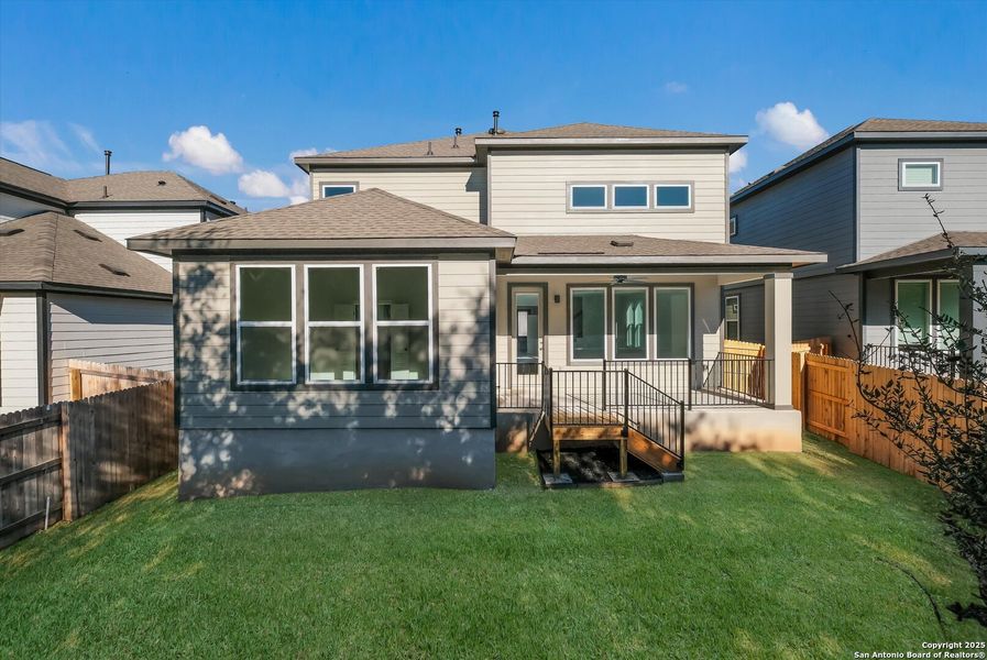 Exterior details and patio area of a home in Park Hill Commons, San Antonio (Image 3).
