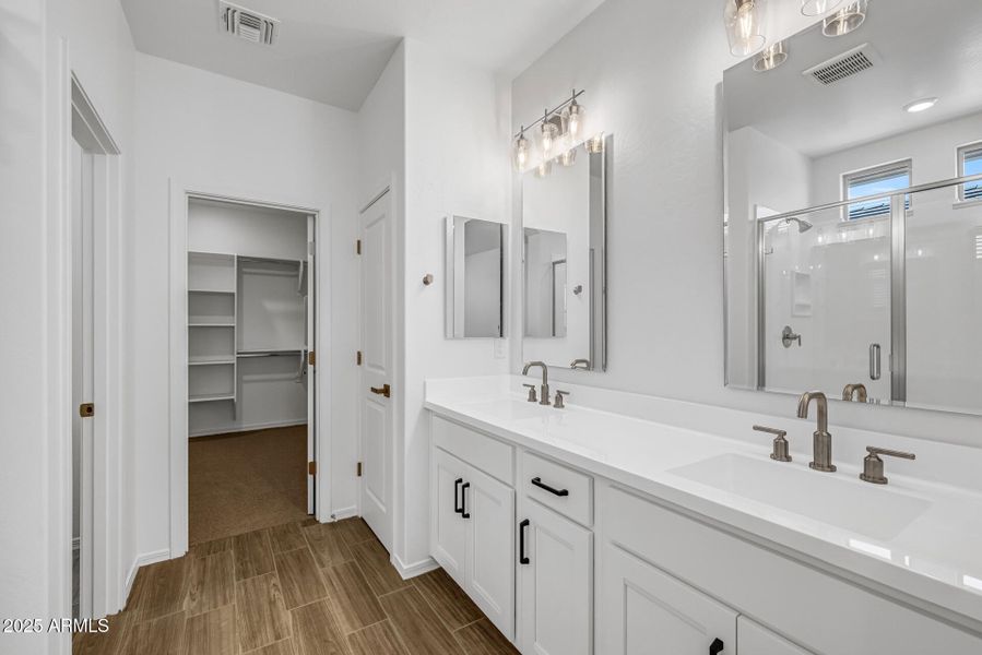 18)MASTER BATH UP 18)MASTER BATH UP