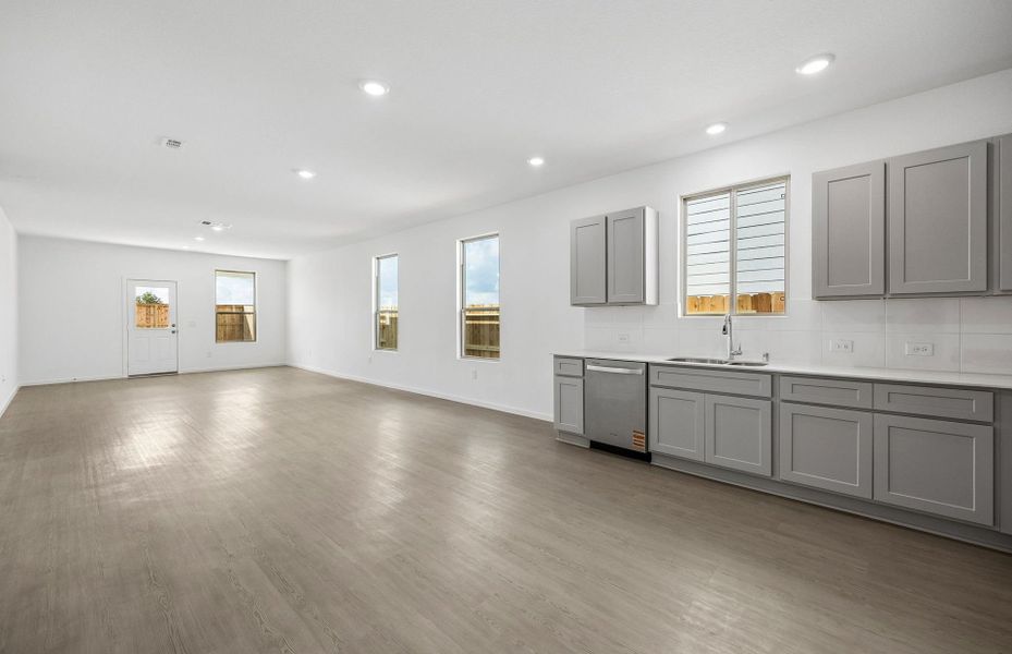 Spacious, unfurnished interior of a new home in Crosby Farms, Crosby (Image 24).