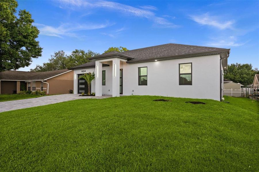 Exterior details and patio area of a home in , North Fort Myers (Image 4). Exterior details and patio area of a home in , North Fort Myers (Image 4).