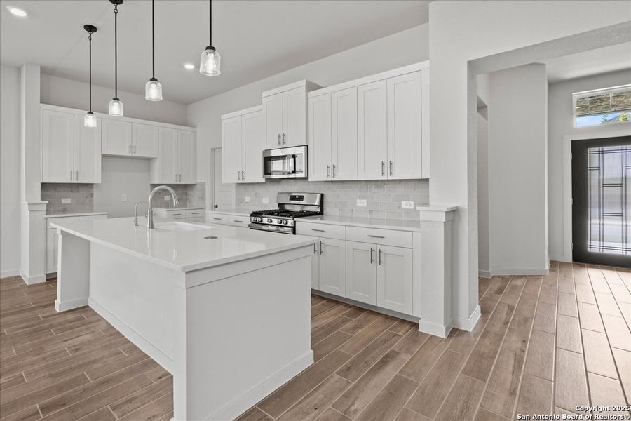 Furnished interior view inside a new home in Stream Waters, Seguin (Image 11). Furnished interior view inside a new home in Stream Waters, Seguin (Image 11).