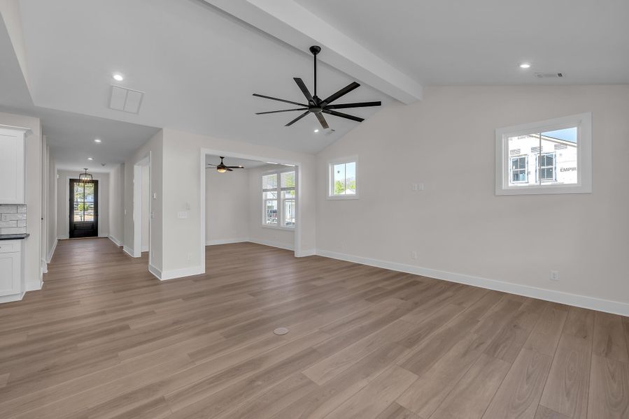 Spacious, unfurnished interior of a new home in Social Circle, Chattanooga (Image 9). Spacious, unfurnished interior of a new home in Social Circle, Chattanooga (Image 9).