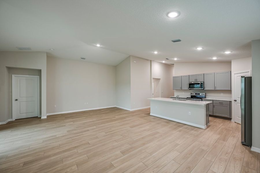 Spacious, unfurnished interior of a new home in Two Rivers, Zephyrhills (Image 17).